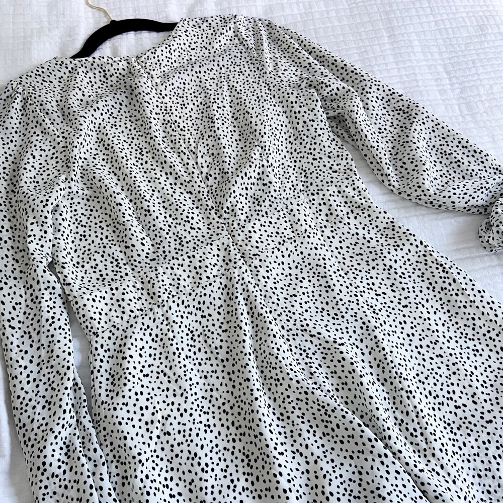❌❌SOLD❌❌Black & White Romper - Picture 7 of 7